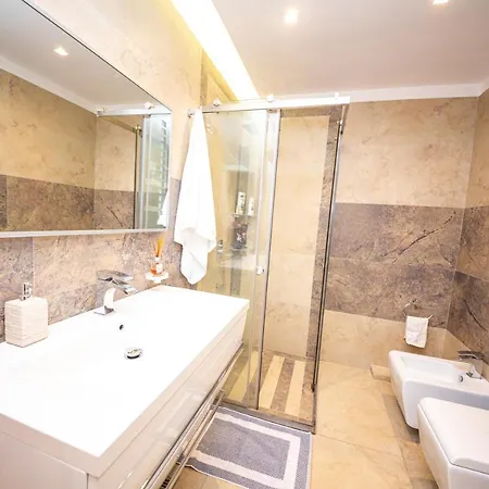 Milestone Deluxe Tirana